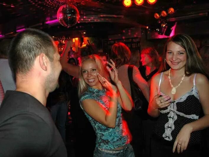 В ночной клуб ходила