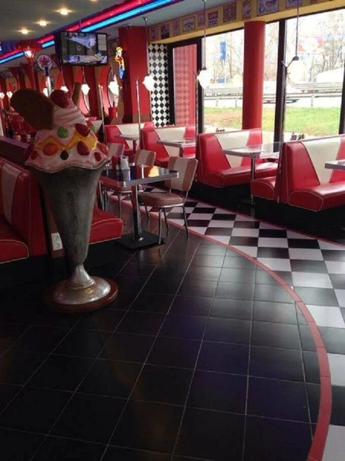 Beverly hills diner москва. Беверли хиллз кафе москва. Беверли хиллс динер. Кафе беверли хиллс. Беверли хиллс динер.