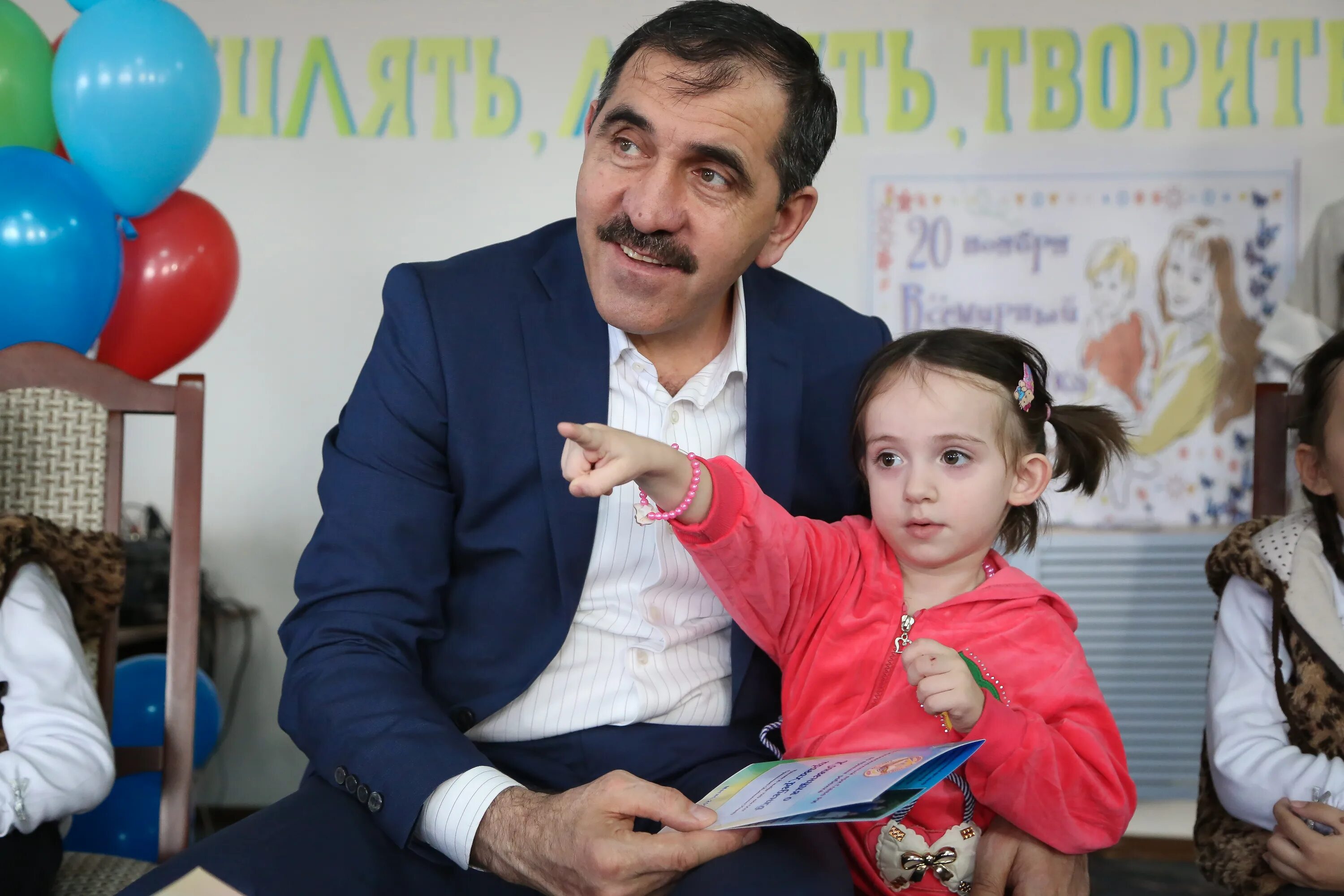 ингушетия ребенок. ингуш младенец. мать избитой ингушской девочки. ингушетия ребенок. ингуши дети.