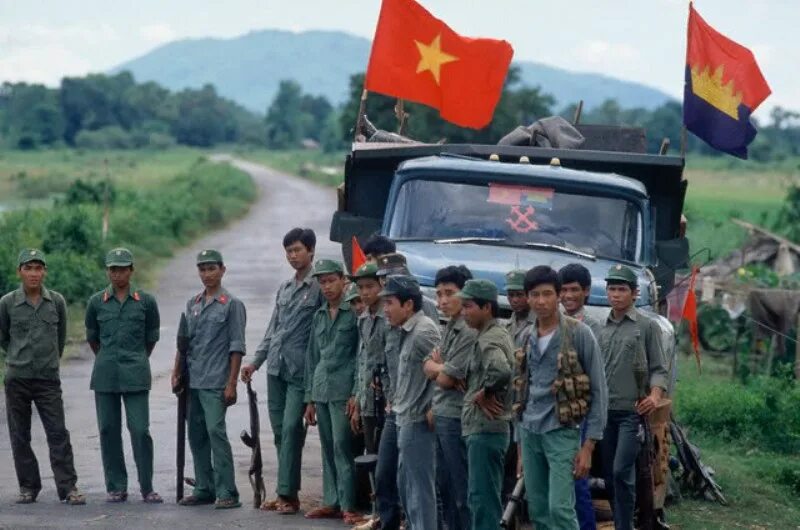 Вьетнам против китая. Вьетнамскими войсками свергнут режим пол пота в Кампучии.. Армия красных кхмеров в Камбодже. Красные кхмеры в Камбодже 1975-1979.