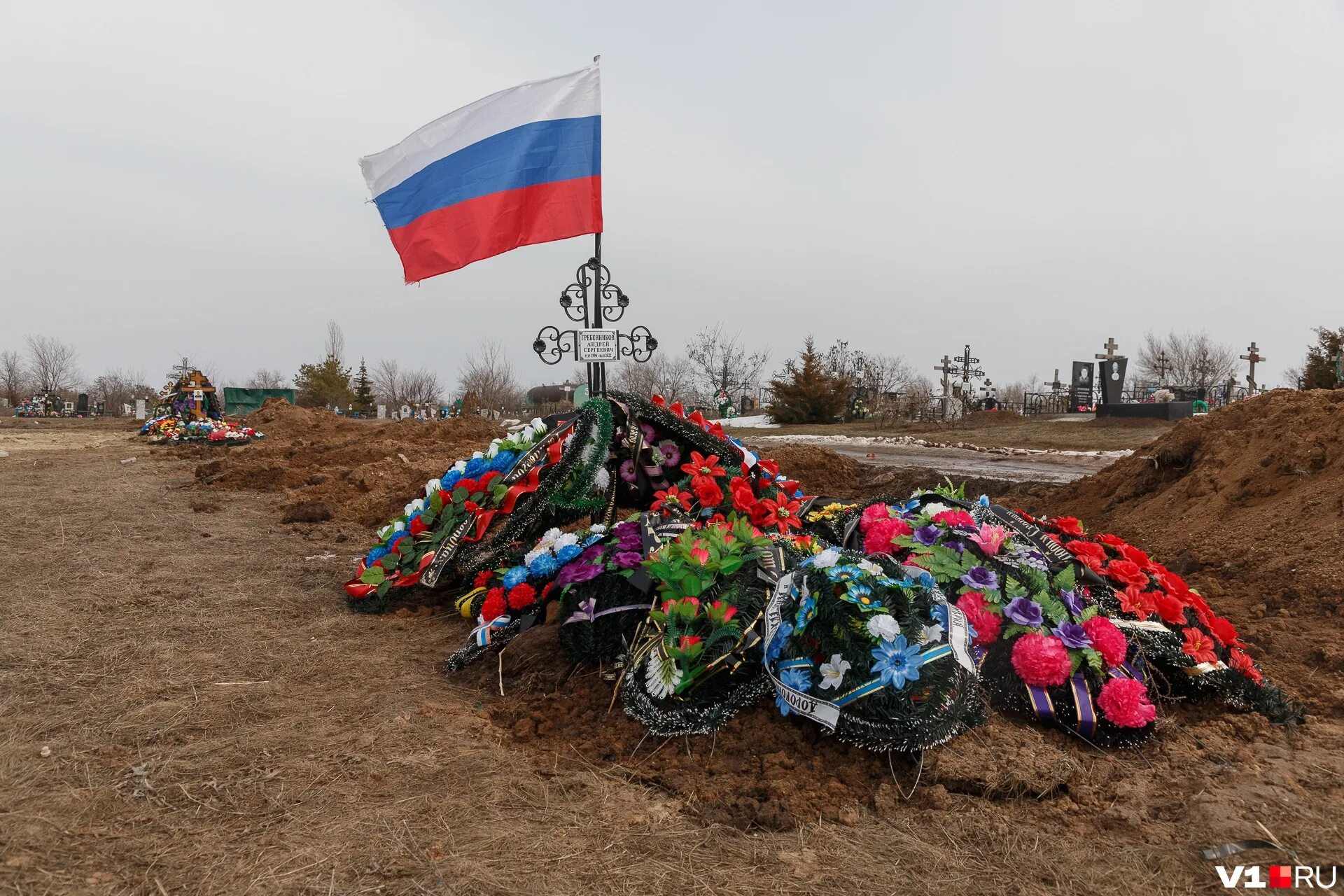 Про погибших на украине. Аллея славы Хабаровск на кладбище. Аллея героев Хабаровск кладбище. Аллея героев Волжский кладбище. Ставропольский край Михайловск могилы десантников.