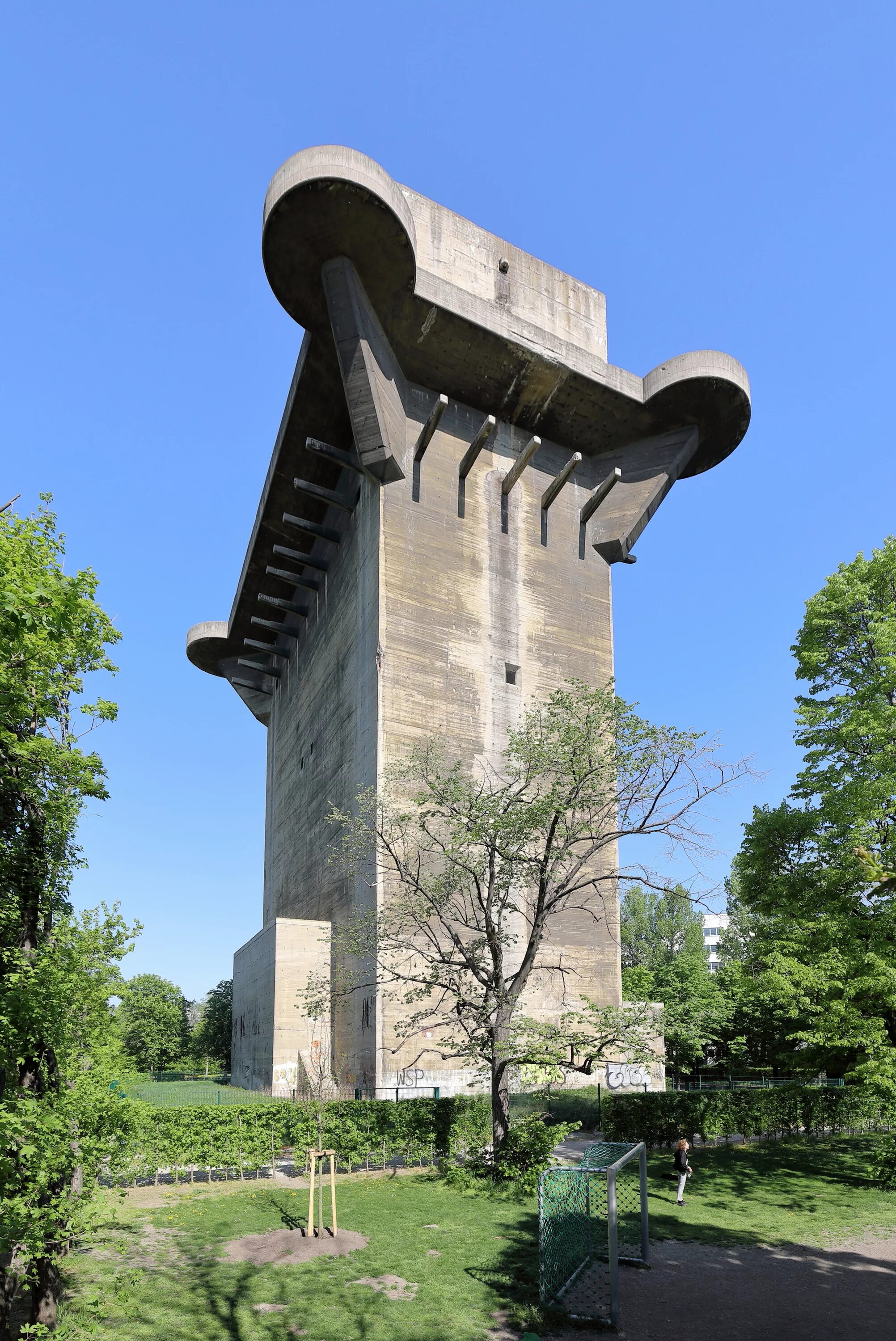 Башни люфтваффе. Flakturm. зенитные башни люфтваффе. зенитные башни люфтваффе в вене. зенитные башни люфтваффе в берлине.