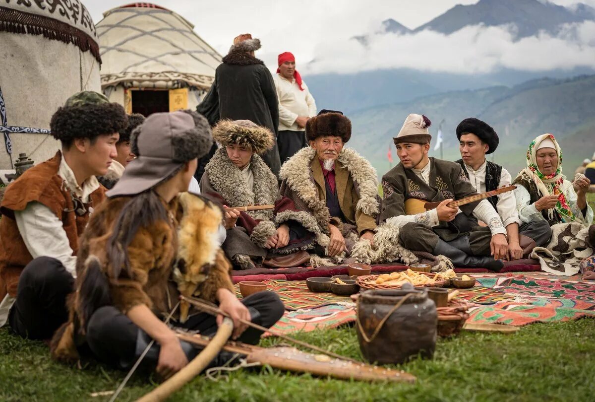 Близ кий киргиз кий. Казахи народ. Юрты алтайцев 19 век. Бечен Киргиз. Казахи кочевой народ.