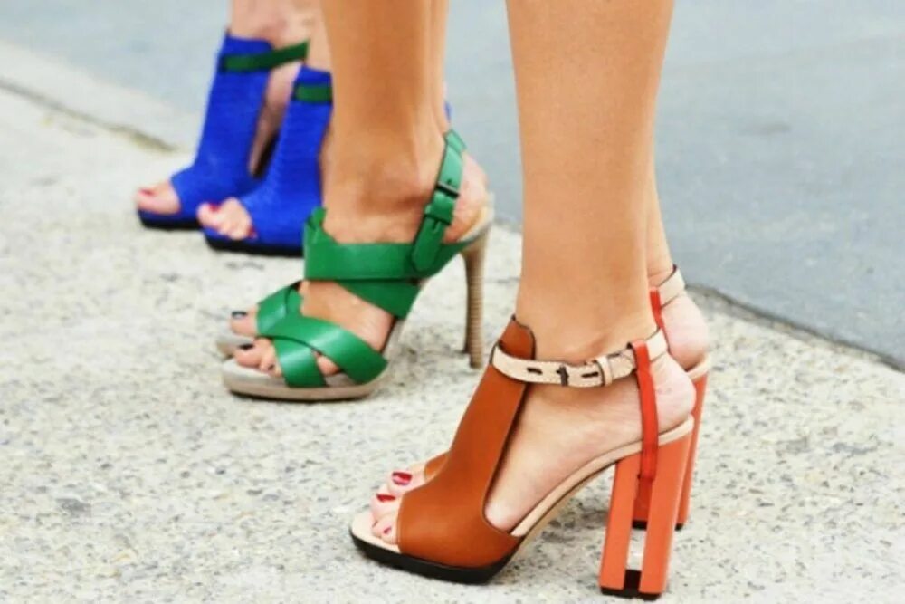 Летняя обувь 2020 Sandalii. Мода босоножки 2023 женские лето. Летние босоножки на каблуке. Модные женские туфли. Модные туфли на весну