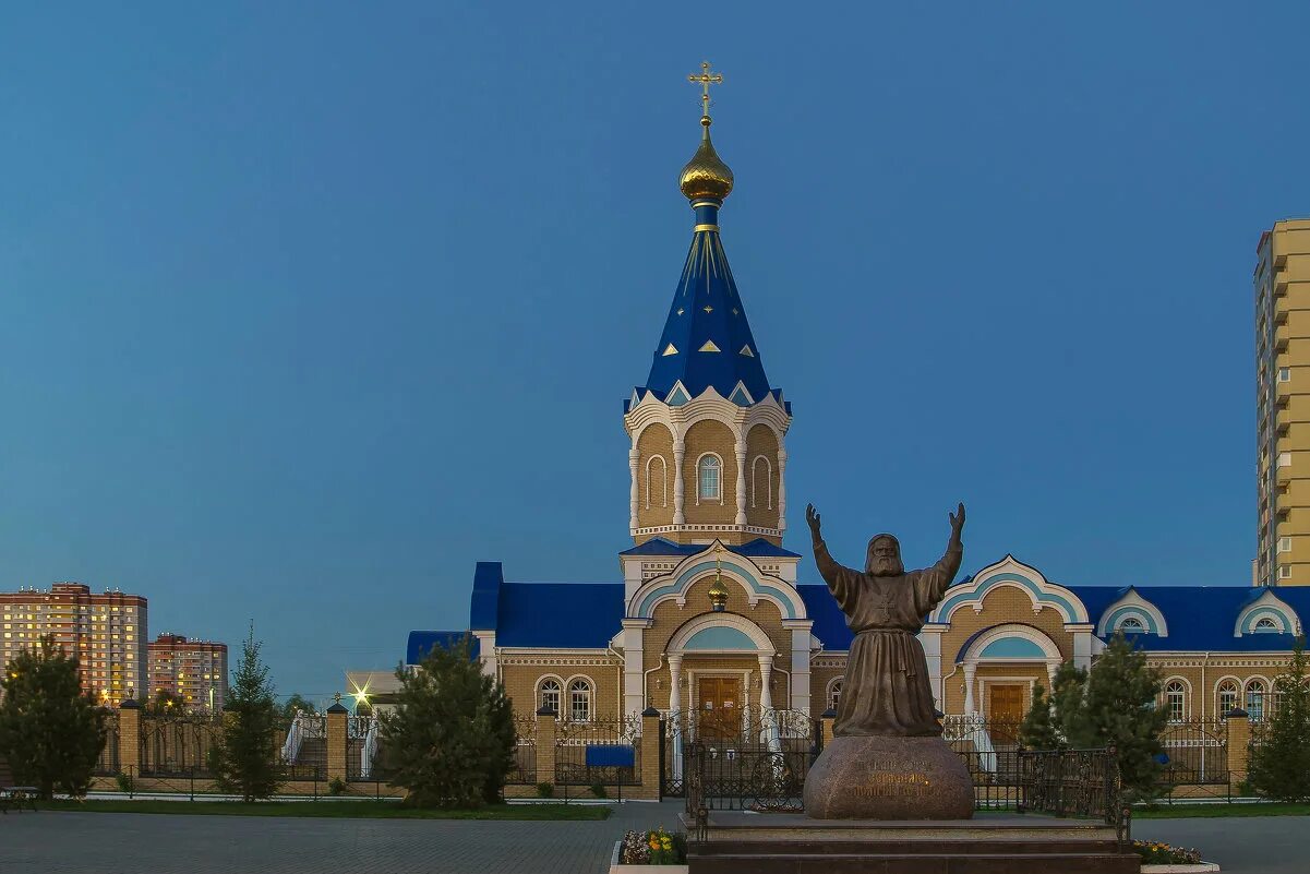 Свято троицкая церковь удмуртия. Троицкий собор ижевск. Церкви ижевска работают. Ижевск церковь архангела михаила. Успенский собор ижевск.