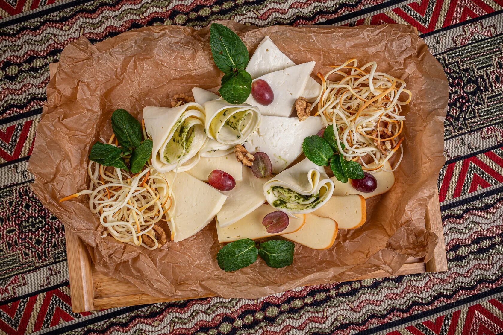 грузинский сыр бул генерала. сыр брынза грузинский. сыр сулугуни грузия. сыр из грузии. грузинский сыр сулугуни.