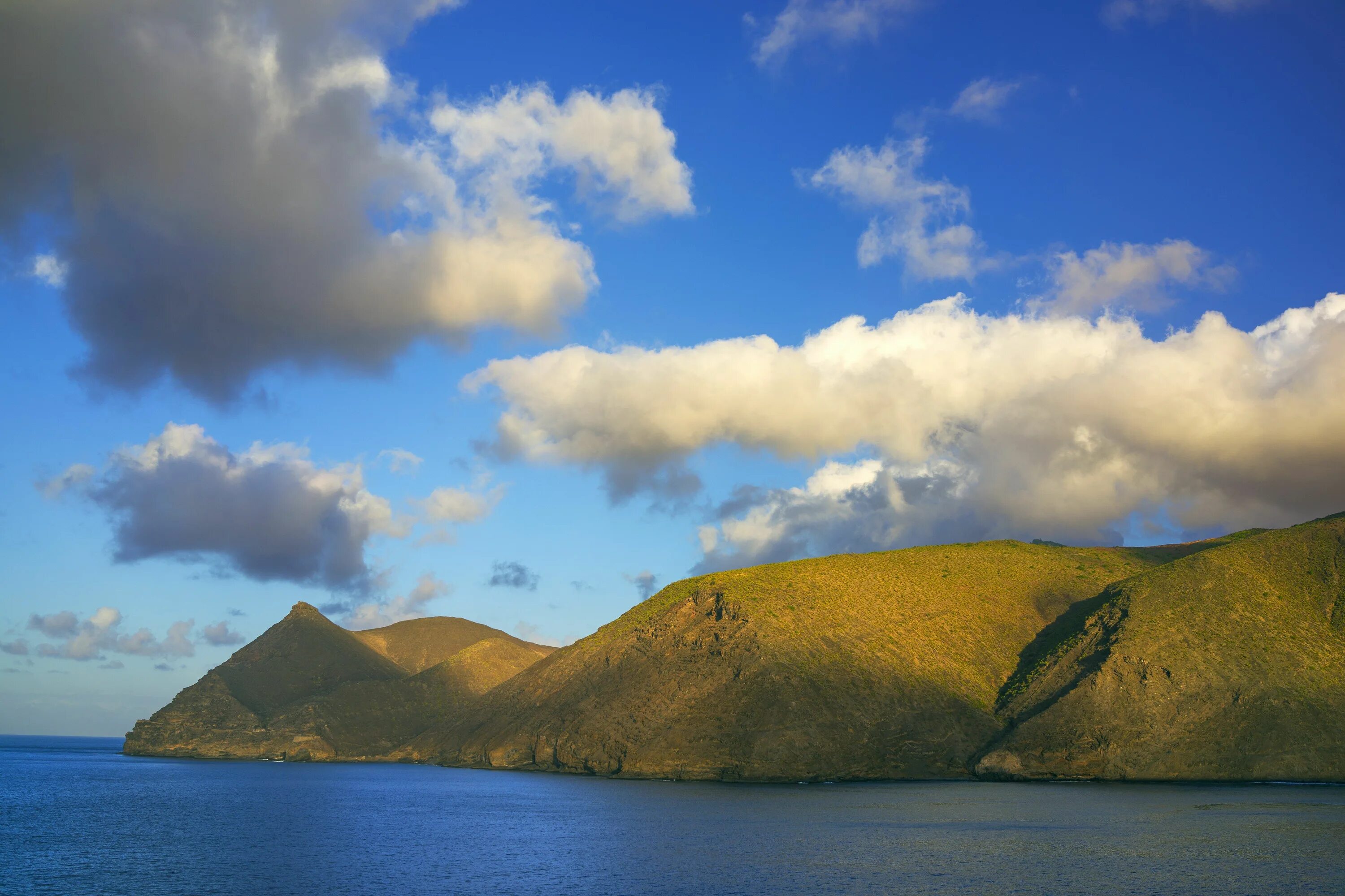 Remote island. Джеймстаун остров Святой Елены. Остров Святой Елены, Британская Империя. Остров Святой Елены фото.