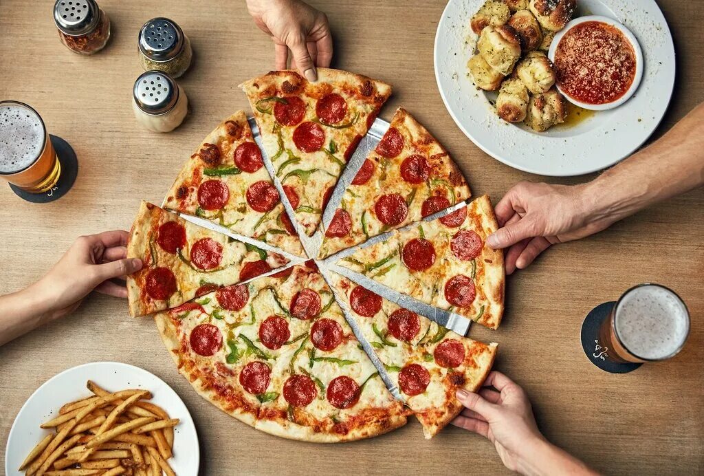 пицца пепперони. пицца кушаю. селфи с пиццей. милано пицца саранск. "пицца".