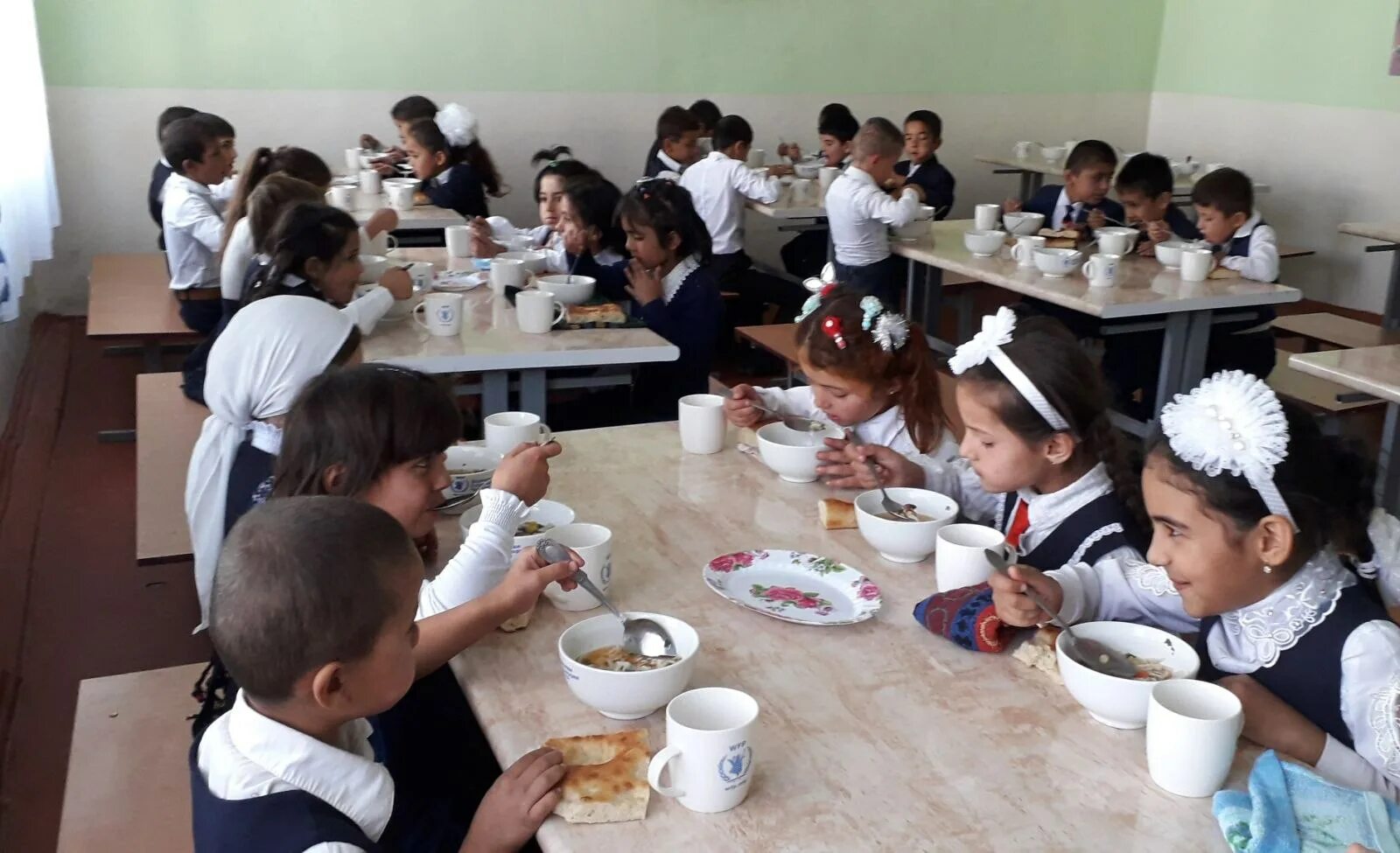 Эмомали рахмон в школе. Таджикистан город исфара школа 10. Modern international school душанбе. Таджикистан 🇹🇯 город вахдат школу номер 29. Таджикистан школа покажите.
