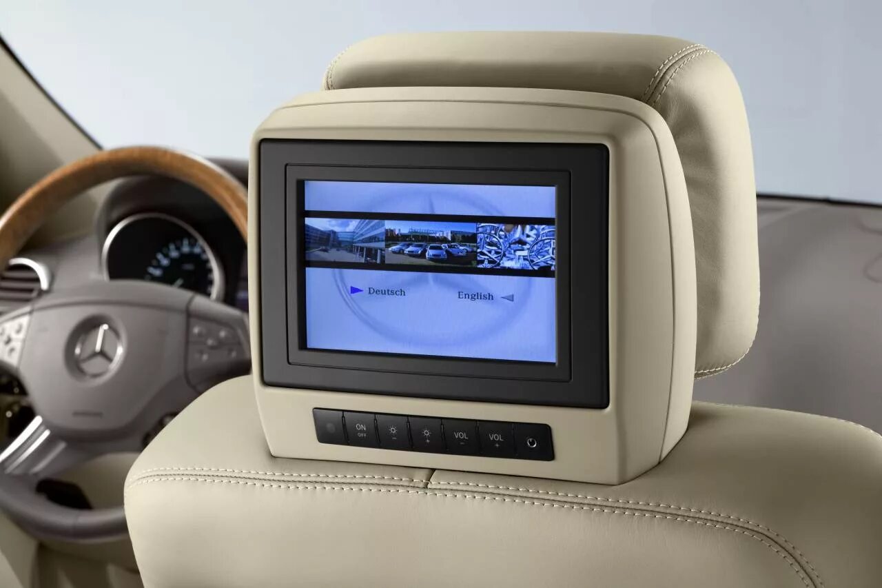 Подголовник с монитором. Mercedes w164 монитор в подголовнике. штатные мониторы в подголовник мерседес бенц gl x 164. gl x164 монитор. мониторы в подголовник на мерседес гл166.