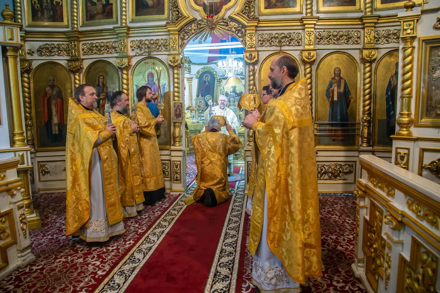 Сайт покровский красноярск. Свято Покровский храм Красноярск внутри.