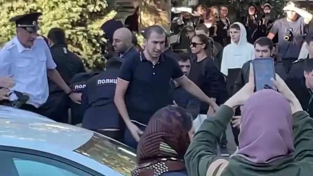 Дагестан новости на сегодня переворот. Чиновники правительства дагестана фото. Протесты в махачкале. Дагестан протестующие. Чп на водохранилище дагестан.