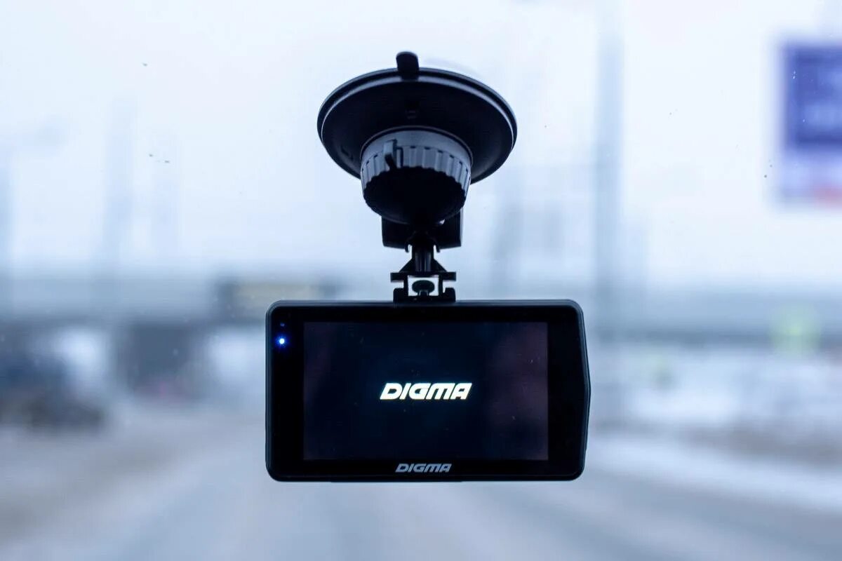 Видеорегистратор 208. Видеорегистратор digma freedrive 750. digma freedrive 208 night fhd. digma freedrive 720 gps. digma freedrive 300 присоска.