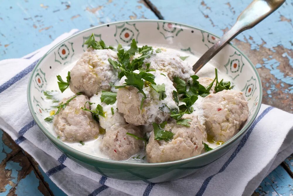 кнели паровые. индейка кнели. куриные кнели на пару. кнели из индейки паровые. кнели мускатные.