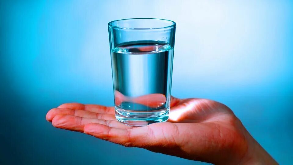 Четыре стакана воды. Стакан воды. Стакан чистой воды. Стакан воды по Зеланду. Желание на стакан воды.