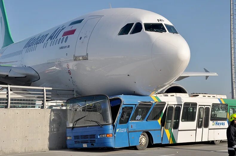 Автобус самолет. Пассажирский транспор. Перронный автобус маз. Автобус икарус 55 люкс. Воздушный автобус.