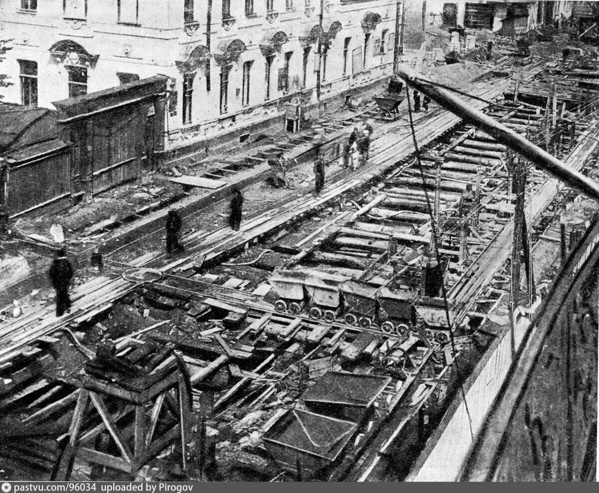 Стройка метро в Москве 1935. Стройка Московского метрополитена 1930. Стройка Московского метрополитена 1935. Строительство в Москве метро ( 1-я линия - в 1935 году). Год строительства метро в москве