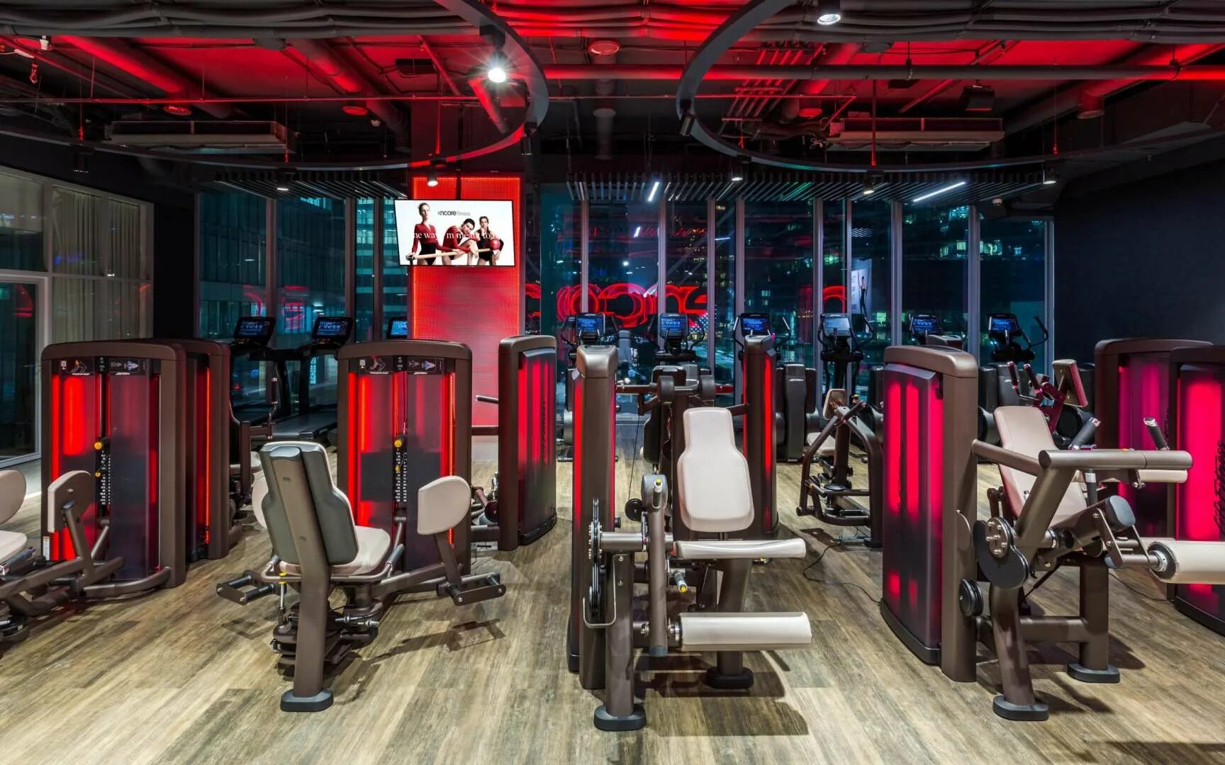 Фитнес мск. Encore fitness сити. энкор фитнес москва сити. фитнес центр encore. энкор зал в москва сити.