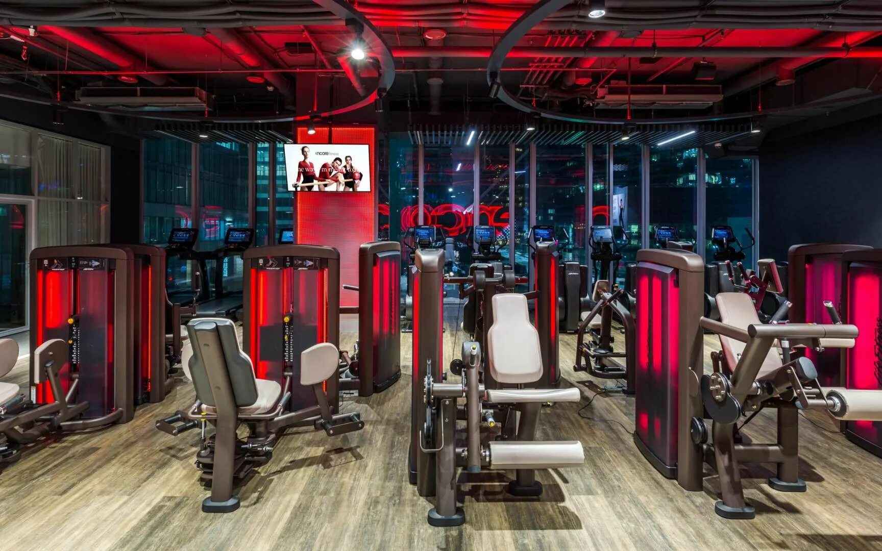 Encore Fitness Сити. Спортзал encore Fitness. Зал encore Fitness в Москва-Сити. Фитнес центр Энкор Москва Сити. Хорошие спортивные клубы