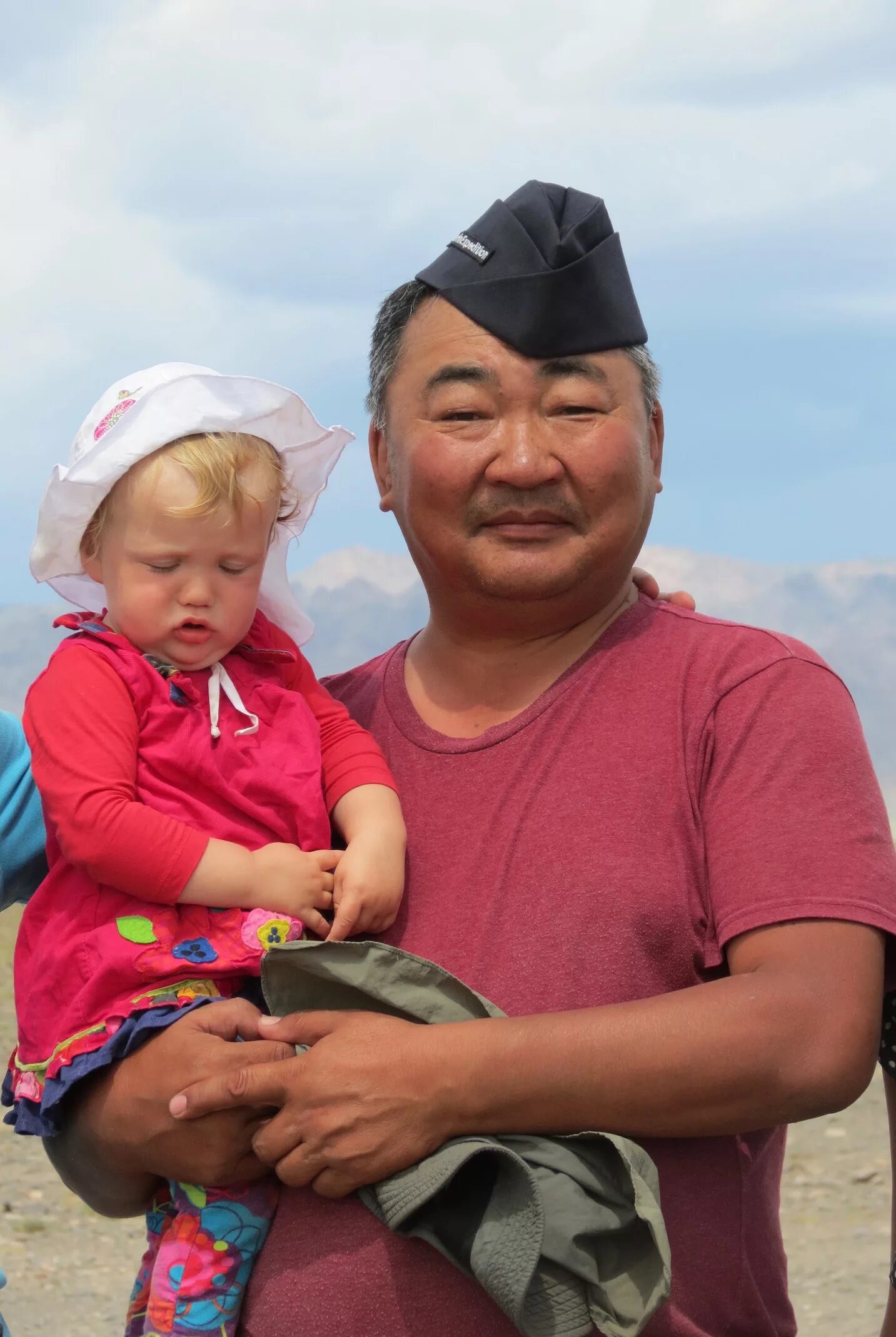 Толь человек. Толь человек. Толя мем. Шутки про толика. Плохой человек.