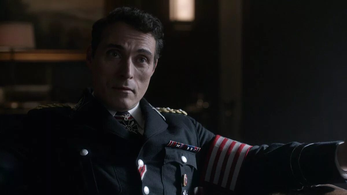 Руфус сьюэлл обергруппенфюрер смит. Руфус сьюэлл человек в высоком замке 4 сезон. Обергруппенфюрер джон смит. Руфус сьюэлл человек в высоком замке. Theman in high castle.