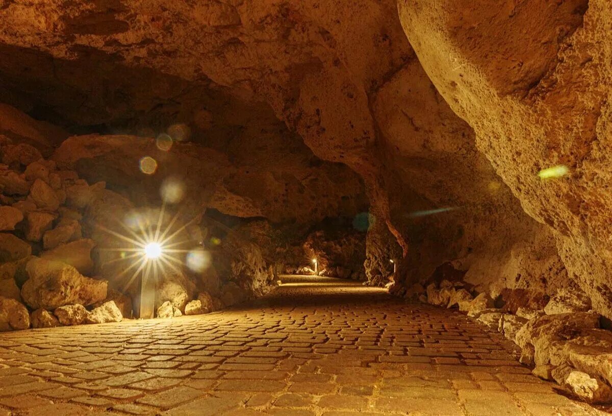 Белогорская пещера таврида. Пещера Таврида в Крыму. Зуя пещера Таврида. Белогорск пещера Таврида. Таврида пещера дорога.