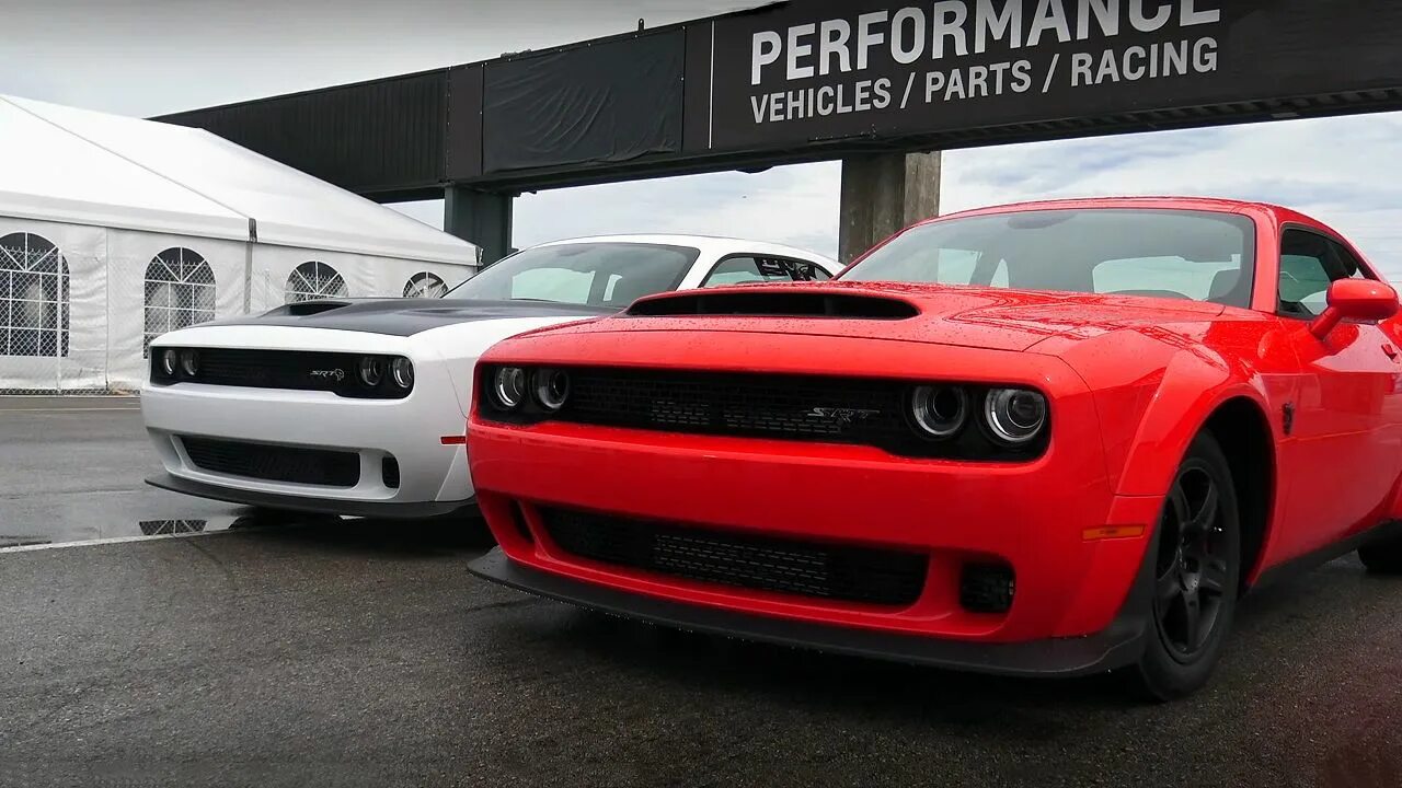 Звук челленджера. Dodge Challenger srt Hellcat. Dodge Challenger srt Hellcat 2023. Dodge Challenger Hellcat. Додж Челленджер СРТ демон.