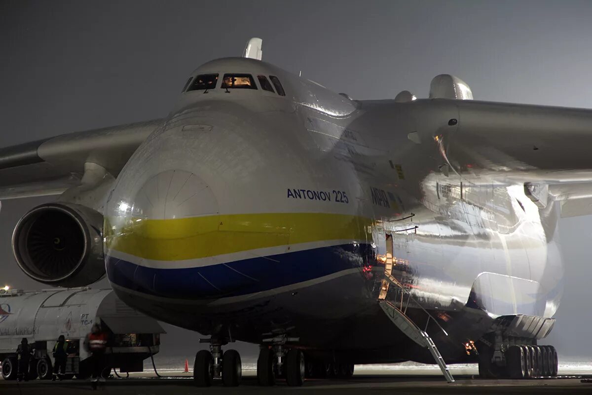 Самый большой самолет в мире. АН 225 Алматы. Мария АН 225 тяжёлый самолёт. Бано АН-225 Мрия. Самолет АН 225 огромный пассажирский.