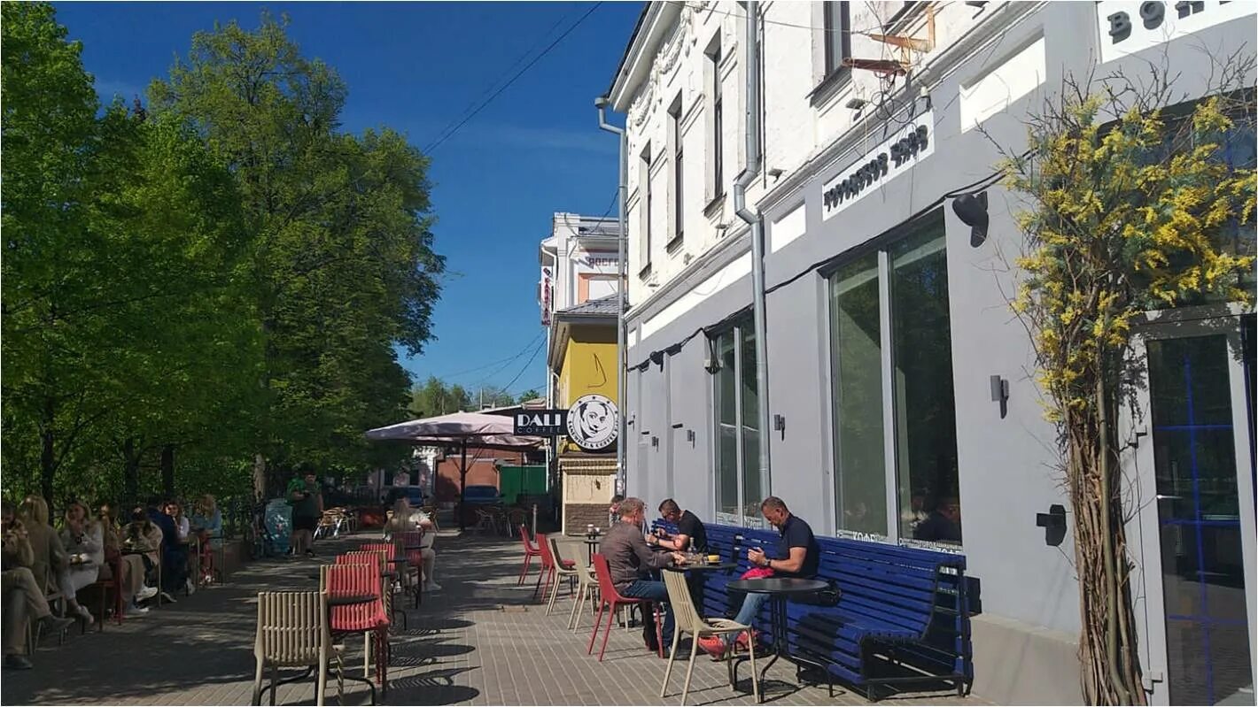 Открой 76. Летнее кафе. Уличное кафе. Летнее уличное кафе. Кафе Ульяновск.