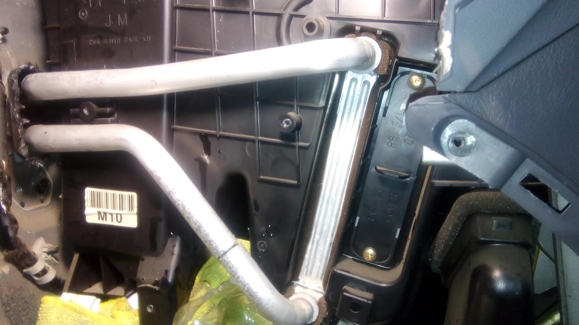 Hyundai matrix замена радиатора печки. Замена печки матрикс. Тойота матрикс 2003 замена радиатора печки. Радиатор печки тойота аурис 2008. Радиатор печки хендай матрикс 1.