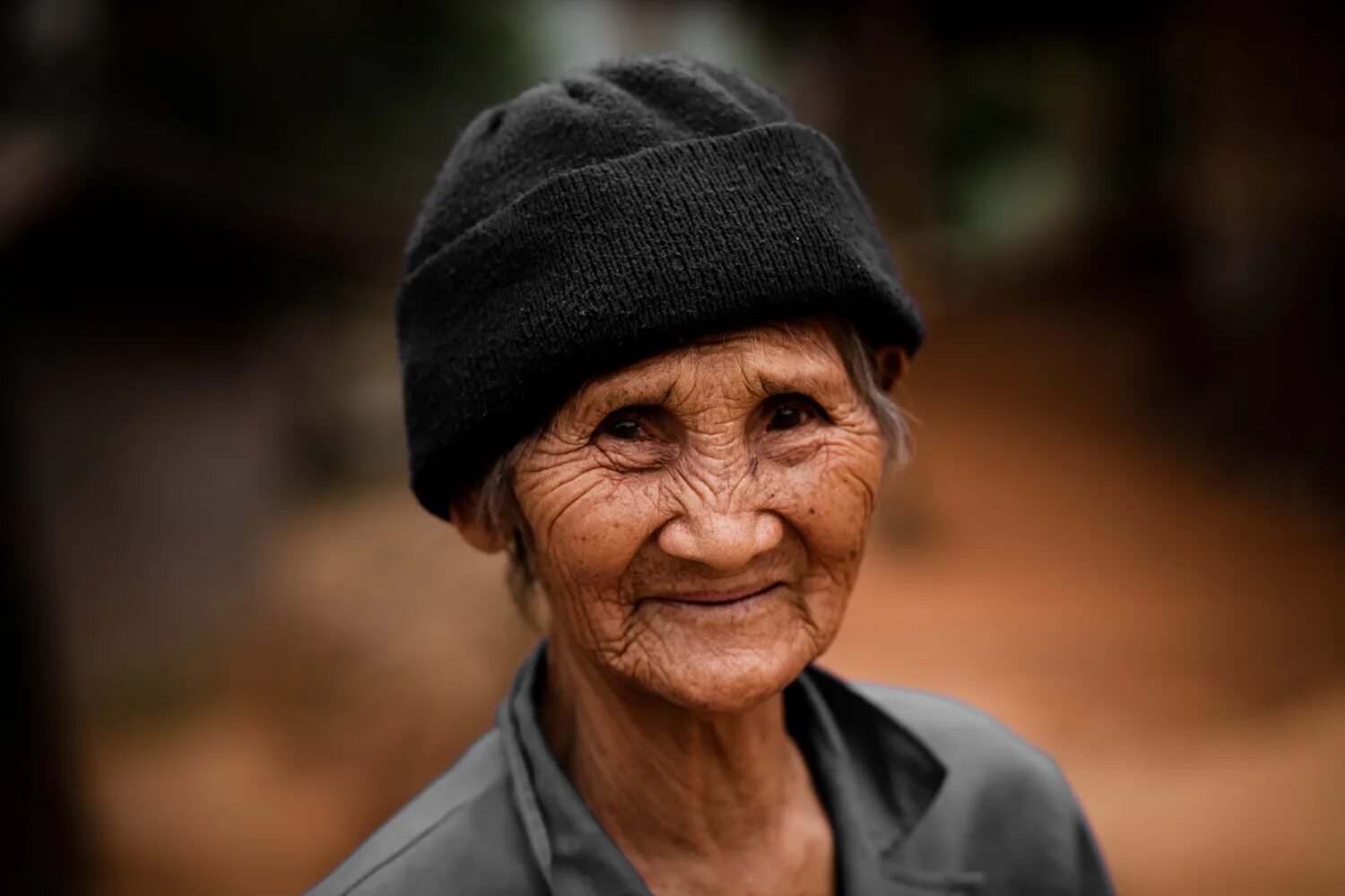 Старые тайки. Старая женщина. Тайская пожилая женщина. Старая тайка. Старые люди Тайланда.