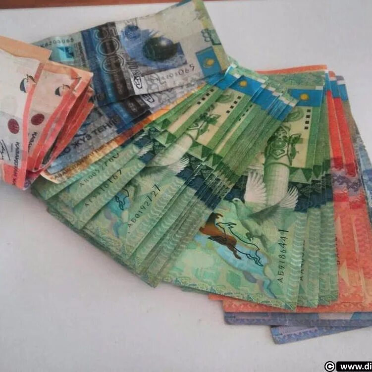 Пачка тенге. Деньги тенге. Купюра 10000 тенге. Тенге пачка денег. Деньги зарплата тенге.