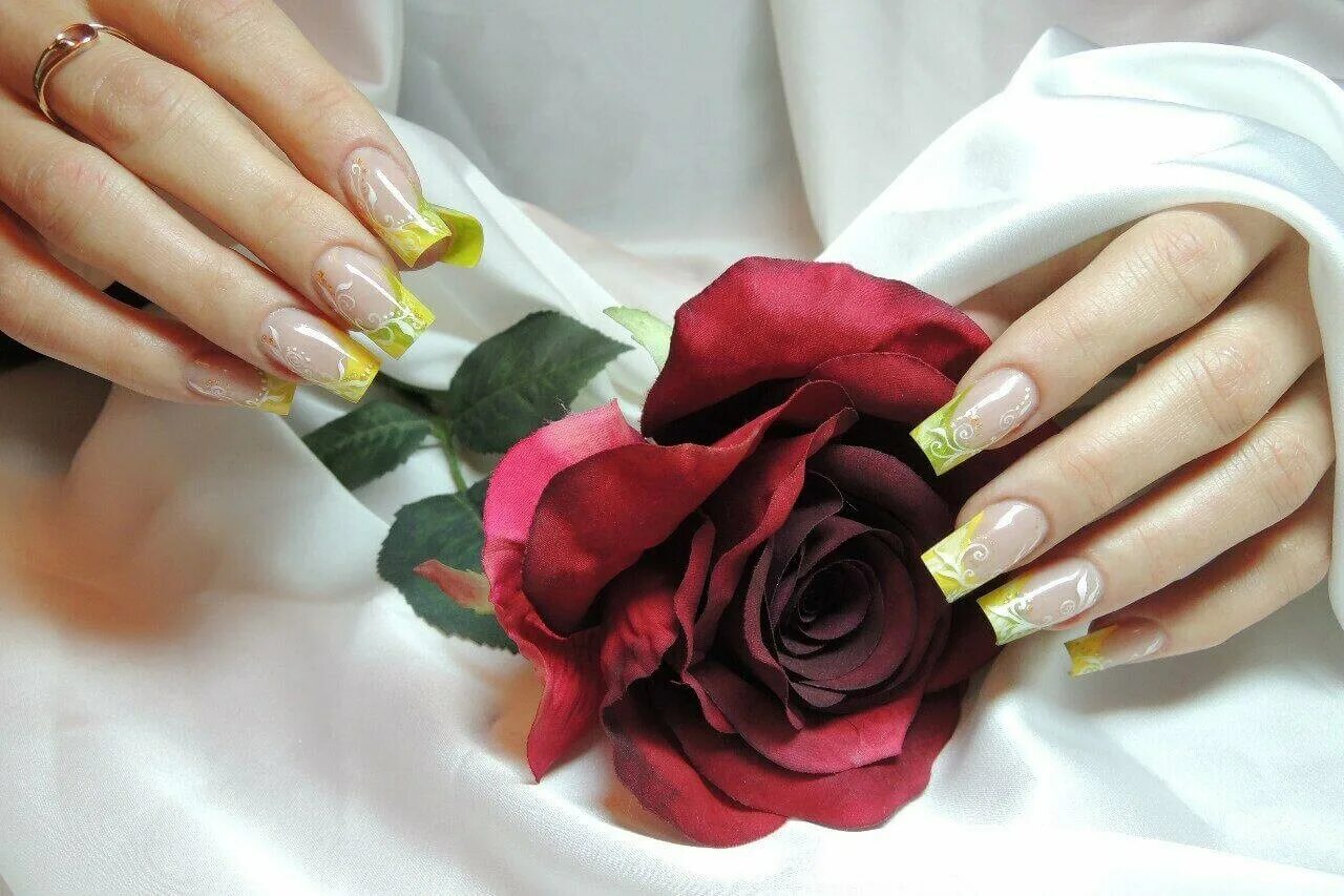 цветные ногти. фиолетовый маникюр. маникюр френч цветной. ногти коррекция цвета. роскошный маникюр.