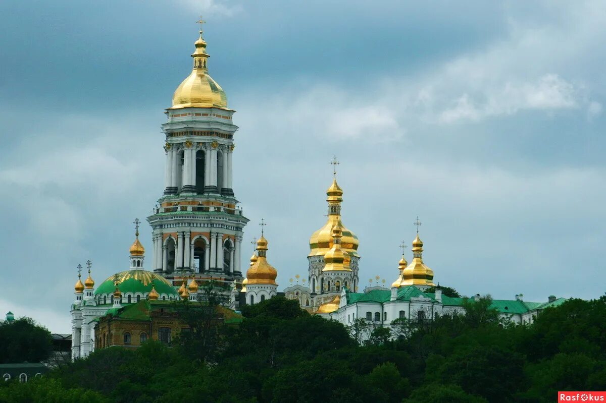 Киево-Печерская Лавра. Киево Печерский монастырь. Киево-Печерская Лавра купола. Купола Киево Печерской Лавры.