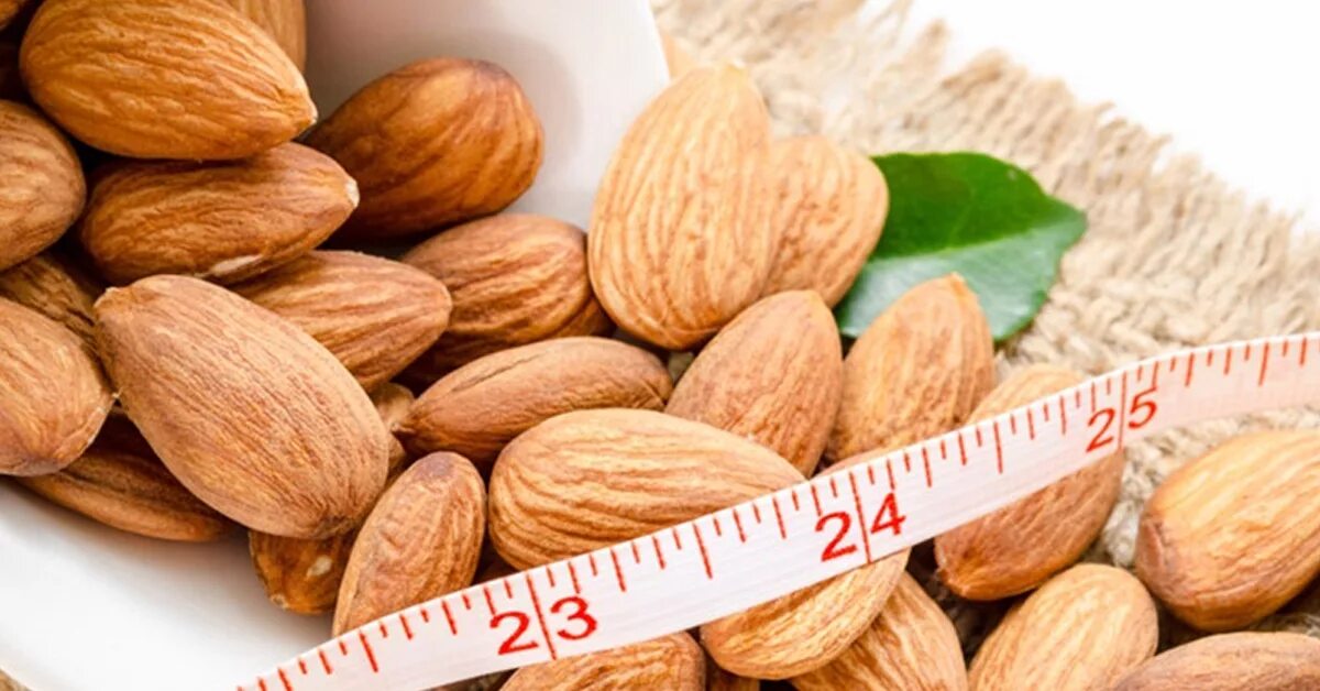 Миндаль при беременности. Миндаль минблизь. Дикий миндаль. Блюда с миндалем. Миндальный орех польза.