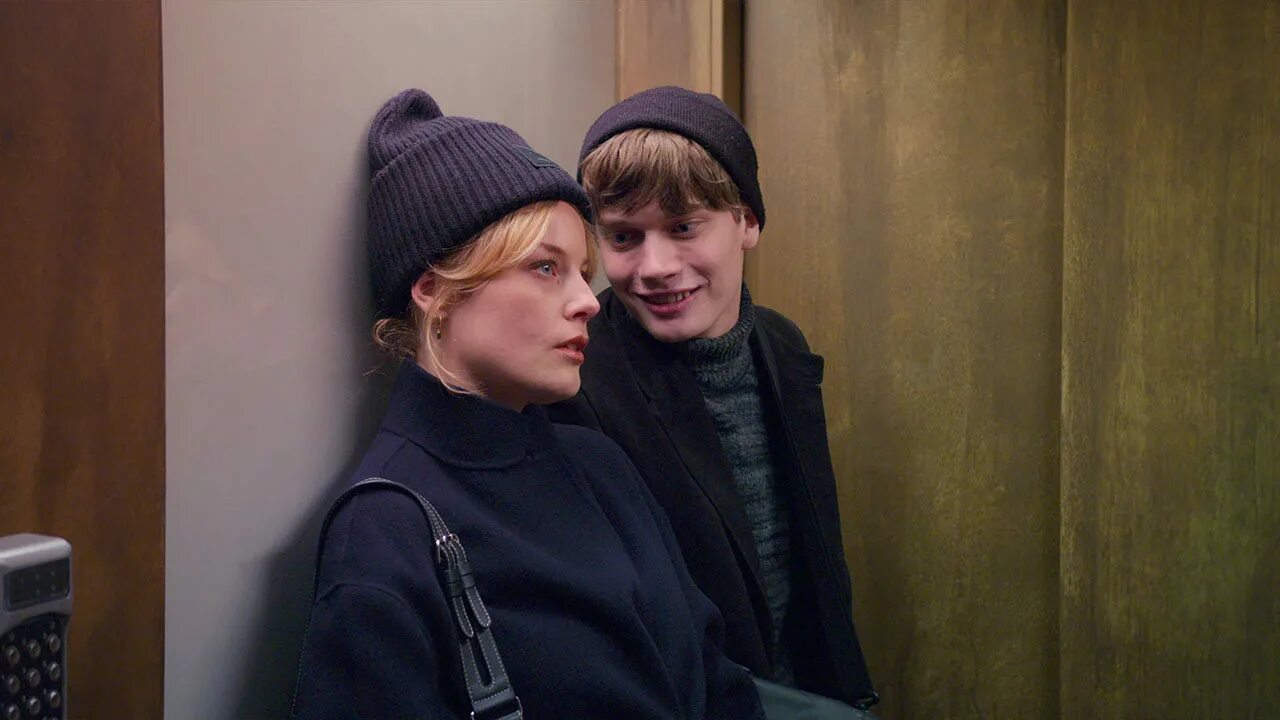 Любовь и анархия сериал 2020. Любовь и анархия 2020 нетфликс. Любовь и анархия сериал. Любовь и анархия / love & anarchy. Макс и софи сериал.