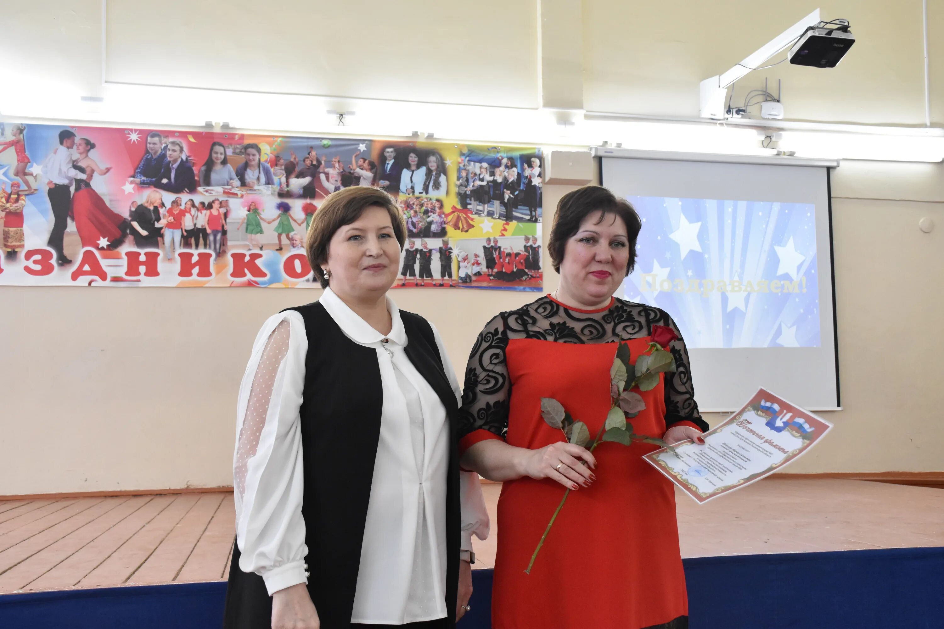 директор 14 школы гусь хрустальный. хрустальный директор школы.