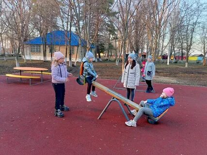С детьми на свежем воздухе провела