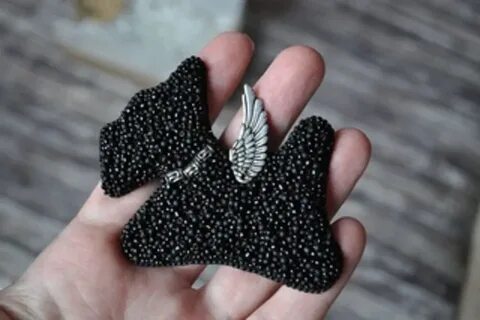 Какая брошь