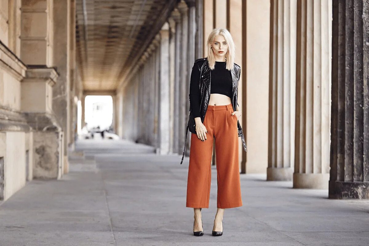 палаццо колюты клеш. брюки кюлоты 2021. брюки кюлоты street style. широкие брюки кюлоты. брюки палаццо 2022.