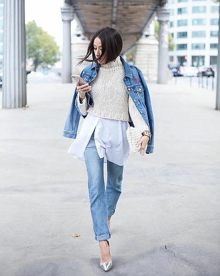 Джинсовая рубашка оверсайз. Рубашка oversized street style. street style рубашка оверсайз. стрит стайл белая рубашка оверсайз. образы с джинсовой оверсайз.