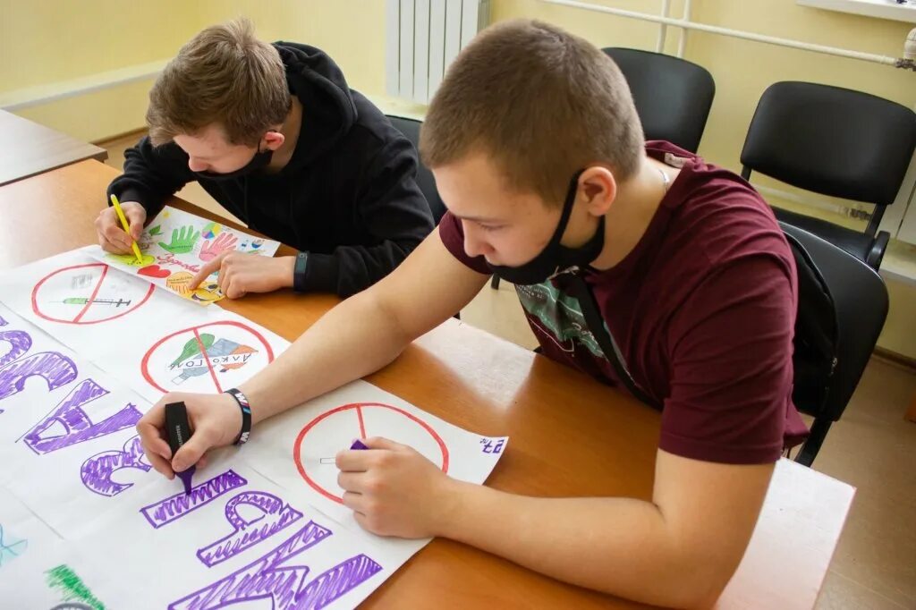 Молодежный центр московская область. Дизайн проект молодежного центра. Познавательные лекции для детей. Футболка молодежный центр. Что делают молодежные центры.