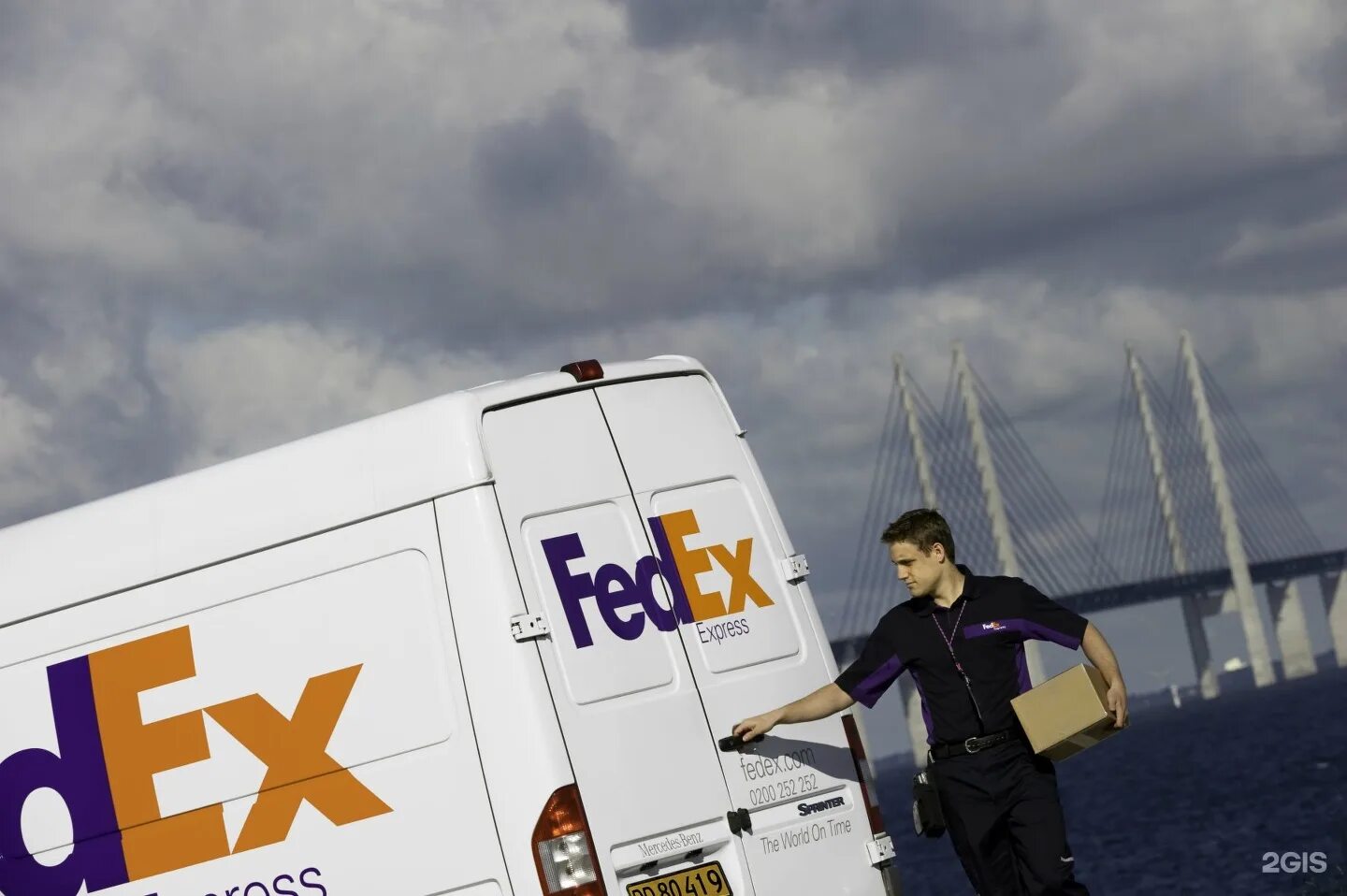 Служба доставки спб. FEDEX. FEDEX Express. FEDEX логотип. Fed exтранспортная компания.