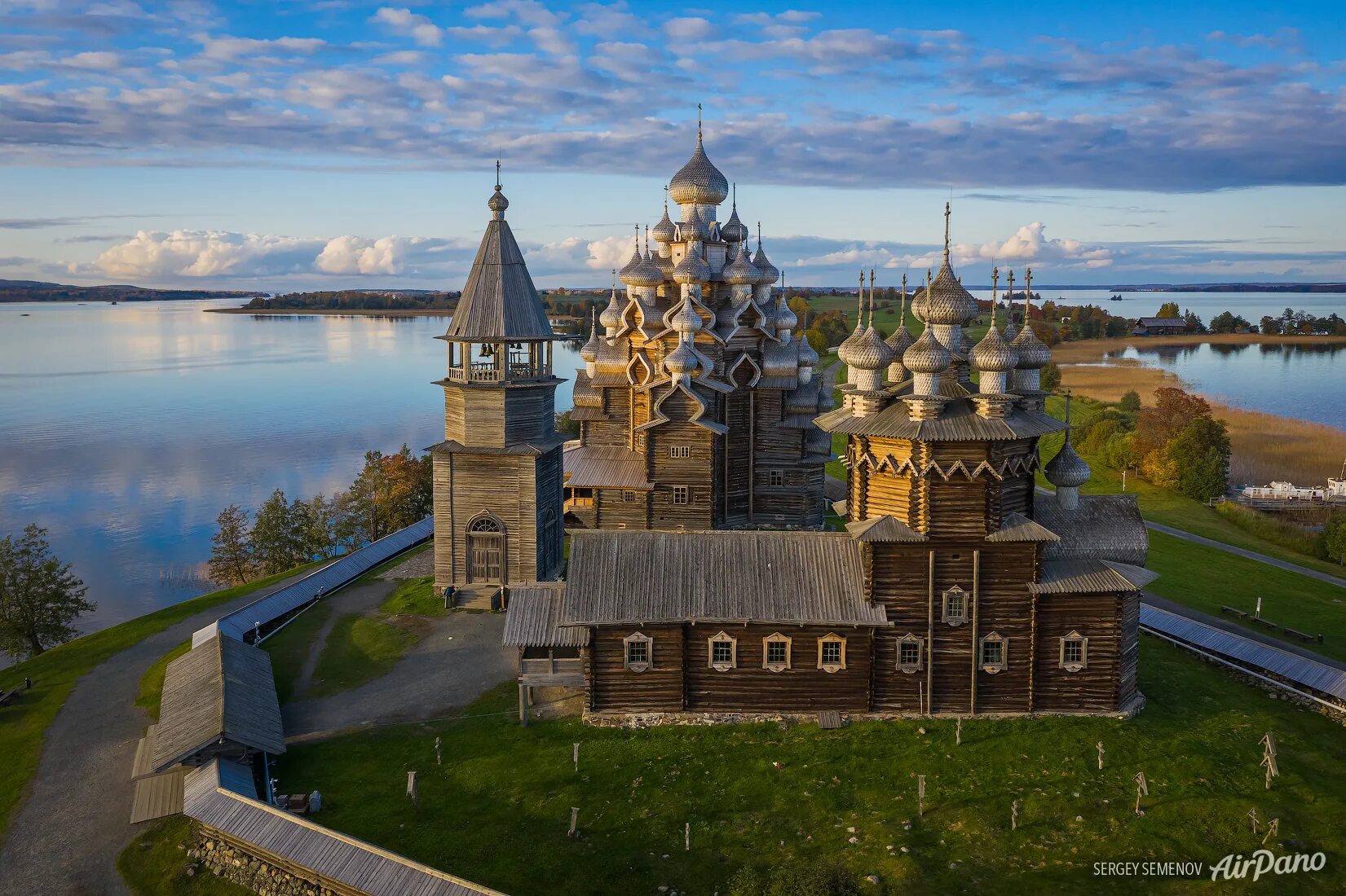 Объекты всемирного наследия юнеско в северной америке. Кижи музей-заповедник. Остров музей Кижи Карелия. Ансамбль Кижского погоста. Музей-заповедник «Кижи» (о. Кижи).