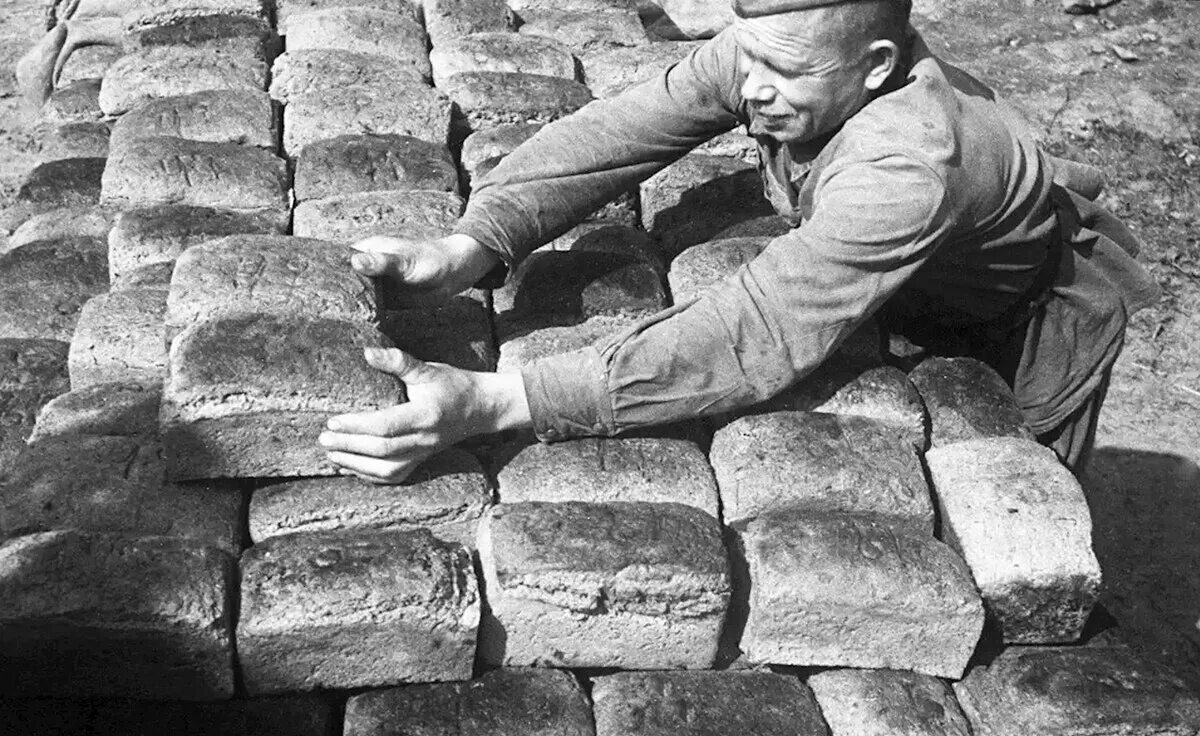 Что ели в великую отечественную войну. Полевая хлебопекарня вов. хлебные заводы в вов 1941-1945. хлеб в великую отечественную войну.