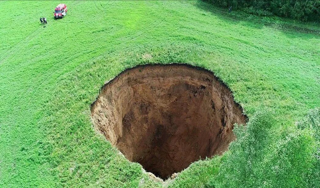 Карстовая воронка, гватемала. Воронки карст. Карстовая воронка макунджи. Карстовая воронка, гватемала (2010). Карстовая воронка на ямале.