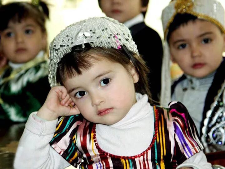 Маленький таджик. Узбекские дети. Памирцы таджикистана. Маленькие таджикские дети. Туркмен челпек.