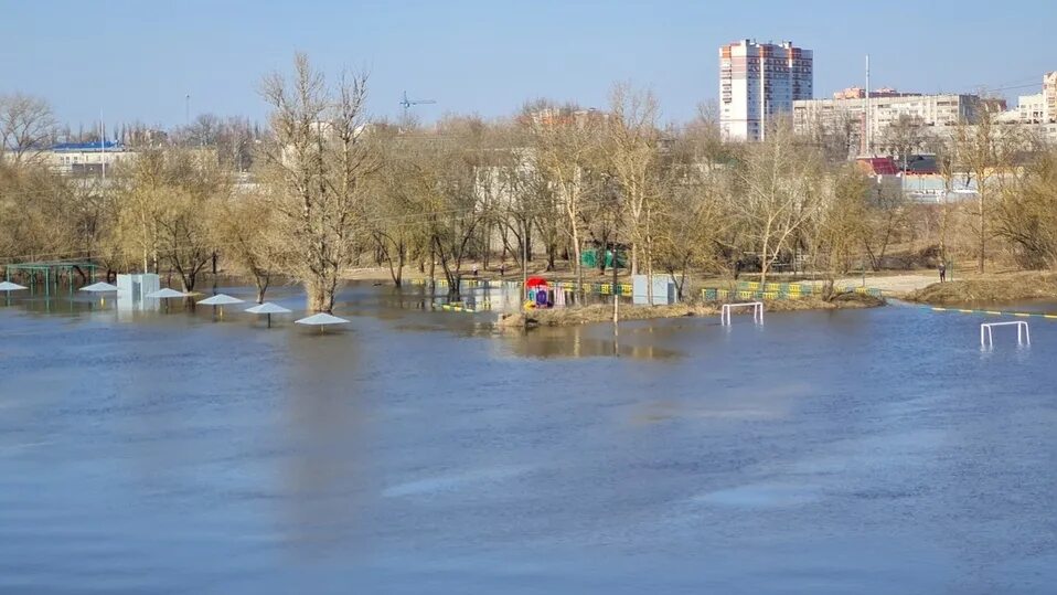 Уровень воды в десне брянск 2024 сегодня. Половодье Брянск Десна. Разлив десны в Брянске 2022. Брянск разлив десны 2023. Половодье Сельцо 2022.