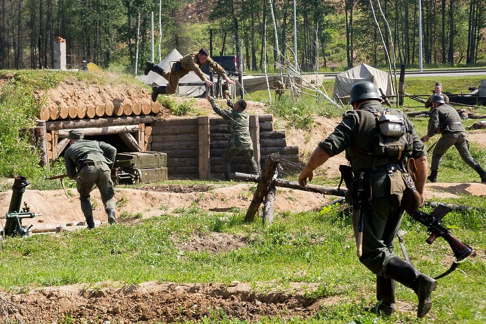 Военная реконструкция 2024. Парк Патриот поле боя. Поле Победы парк Патриот. Реконструкция войны в Подмосковье. Реконструкция военных действий.