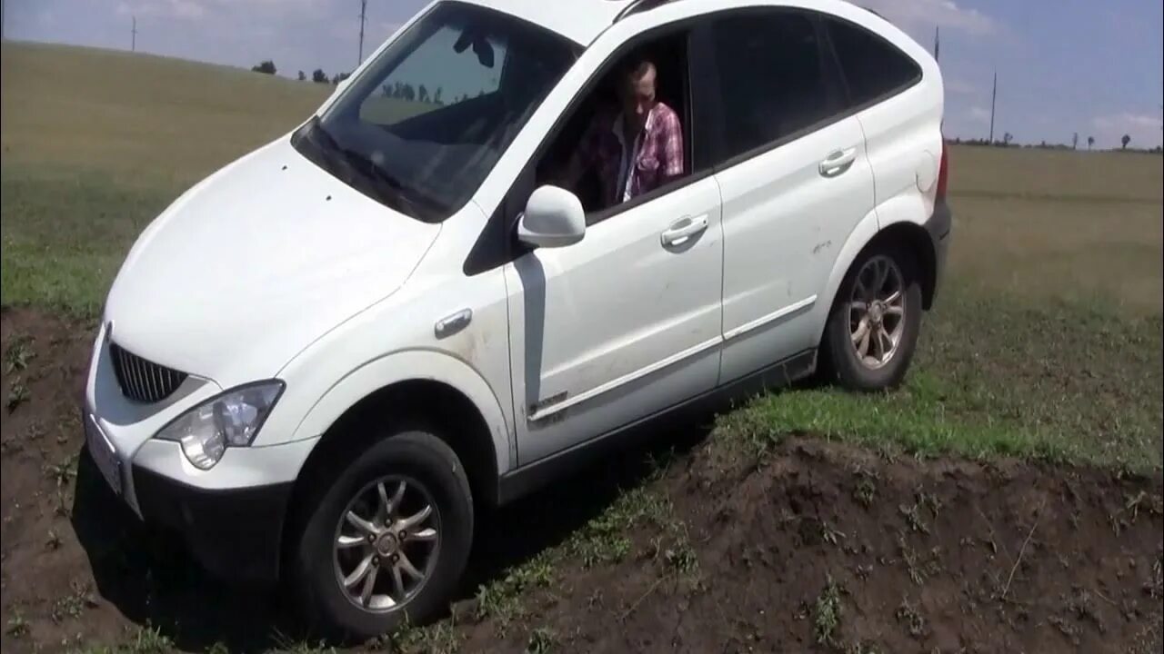 Санг енг видео. SSANGYONG Actyon (c100). Санг ёнг Актион дизель 2007 автомат. Ссанг енг Актион проходимость. Битый SSANGYONG Actyon 2012.